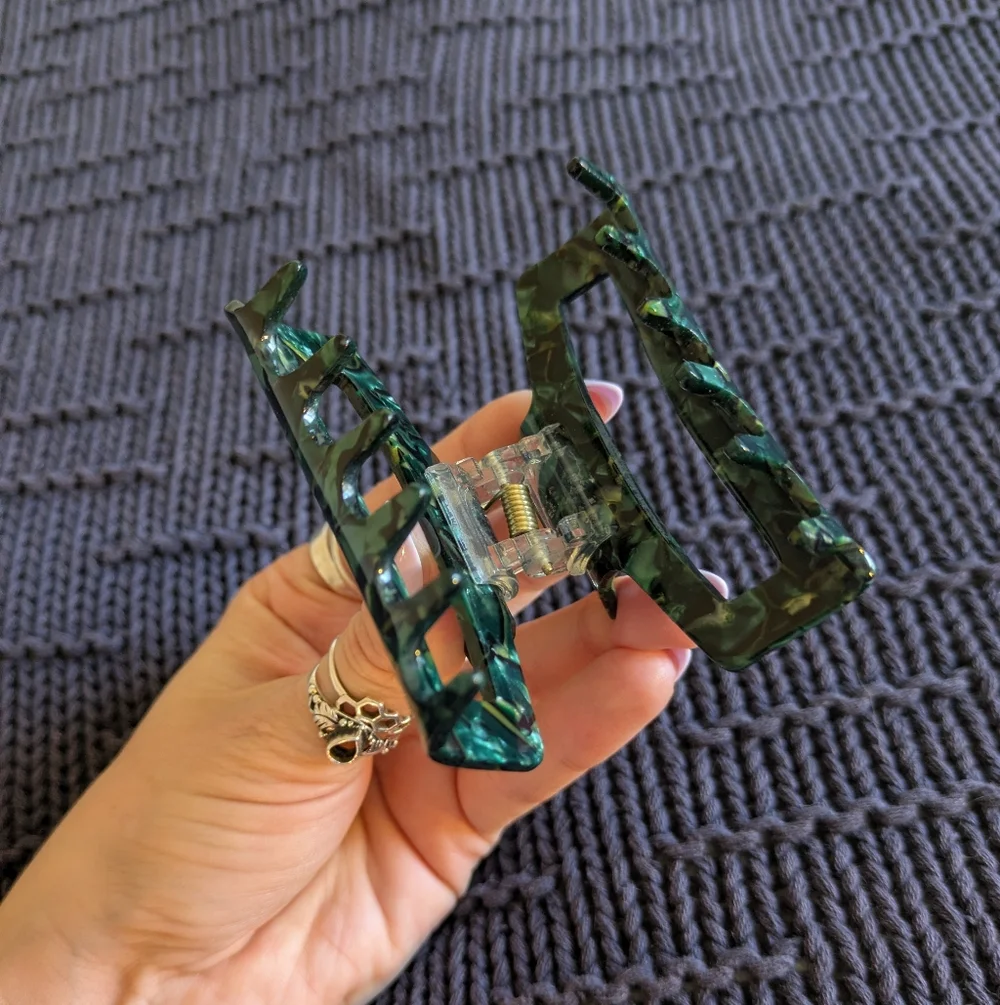 Jade Green Hairclip 🆓 w purchase - Picture 2 of 6